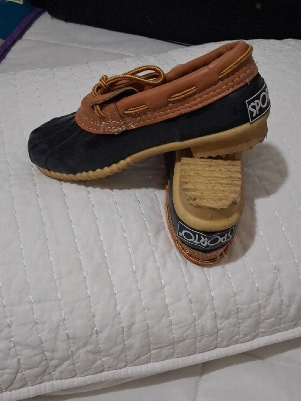 Woman's Brown and Black Duck-Style Shoessz 6